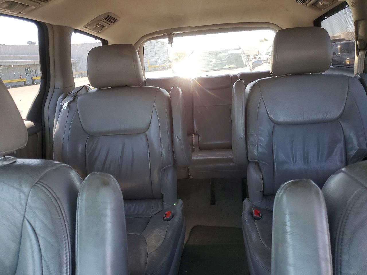 2005 TOYOTA SIENNA