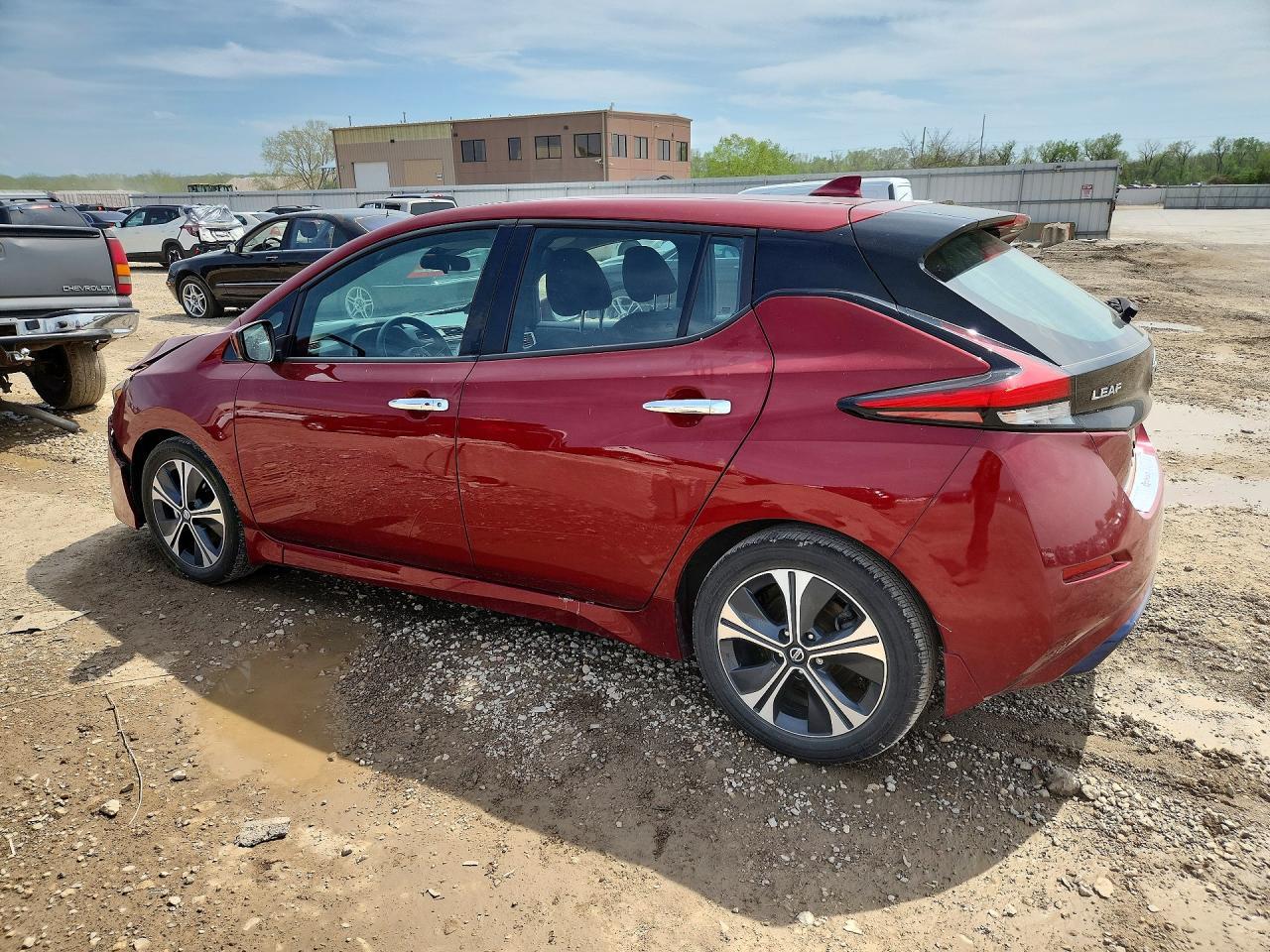 2022 NISSAN LEAF