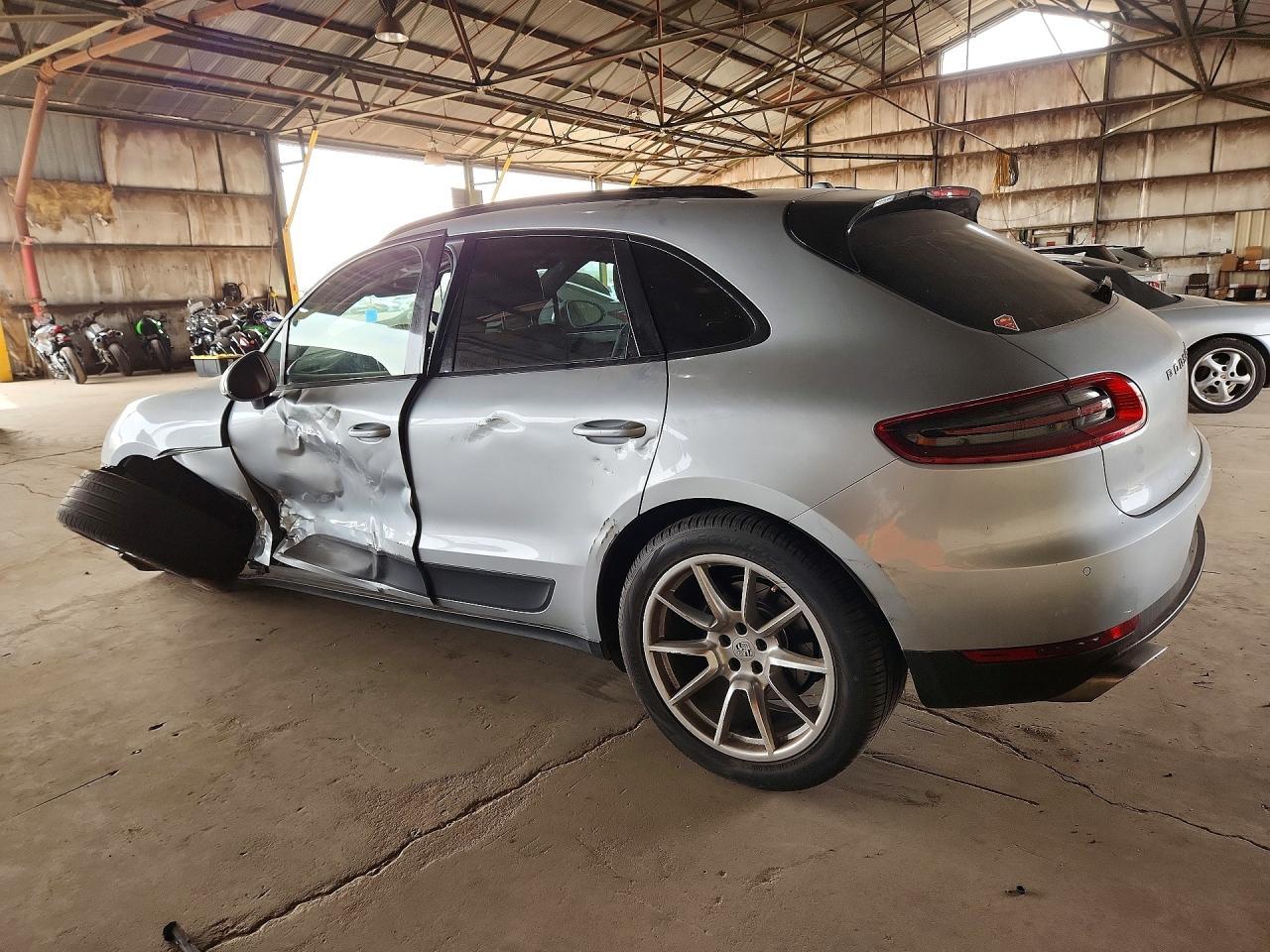 2017 PORSCHE Macan