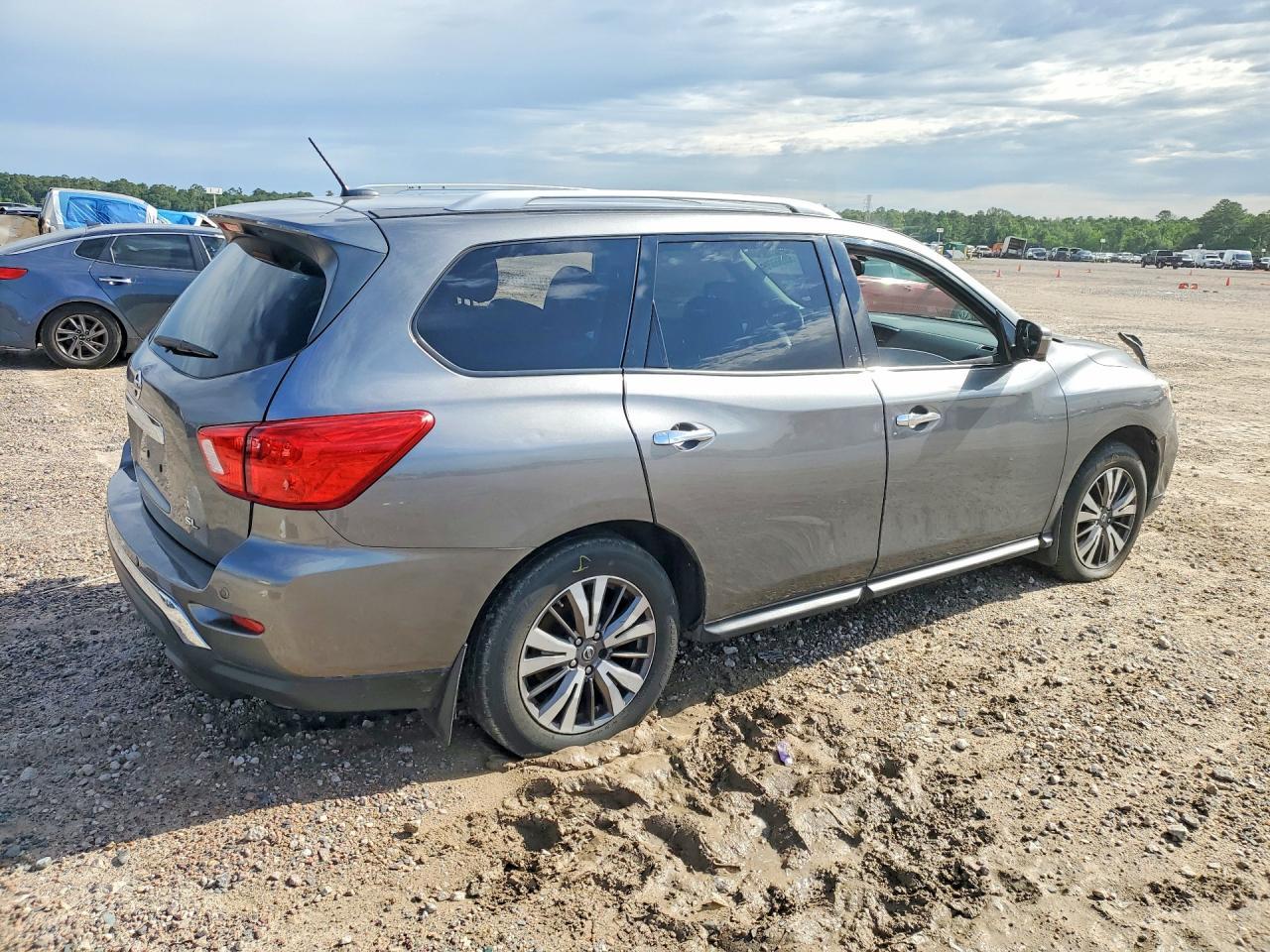 2017 NISSAN PATHFINDER