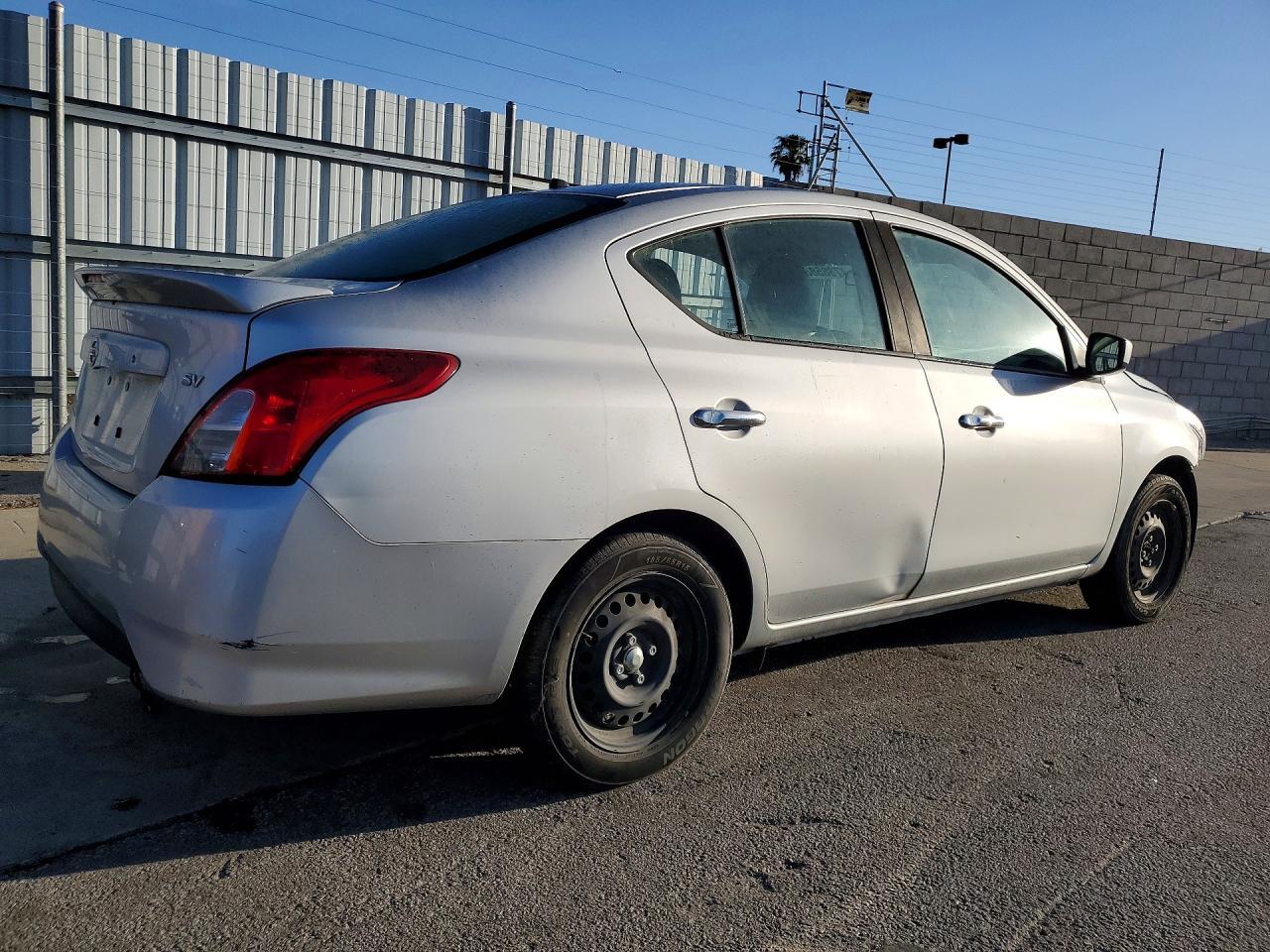 2017 NISSAN VERSA