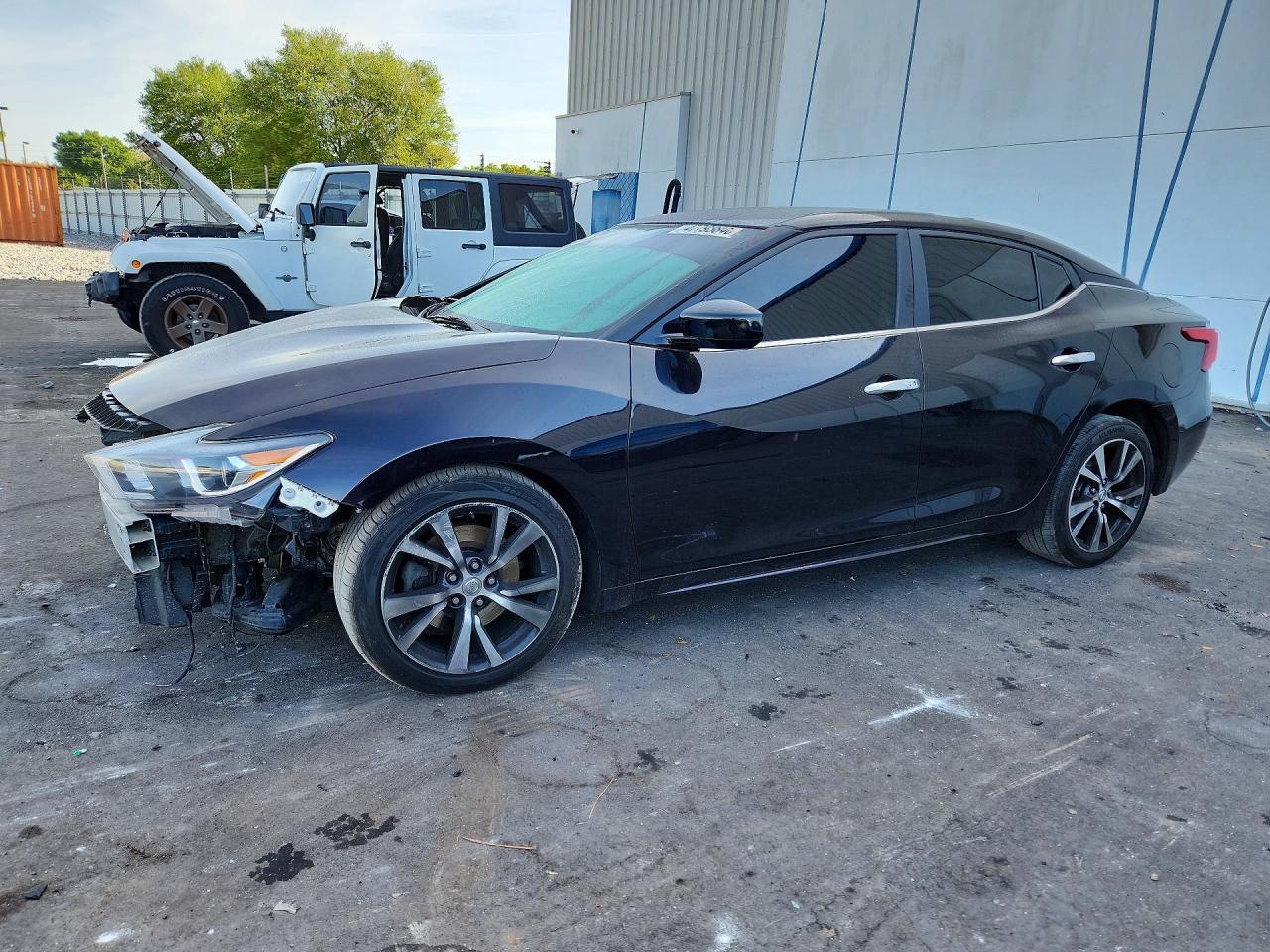2017 NISSAN Maxima