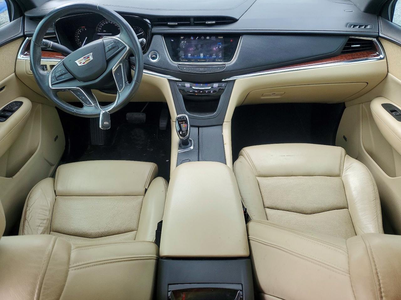 2017 CADILLAC XT5