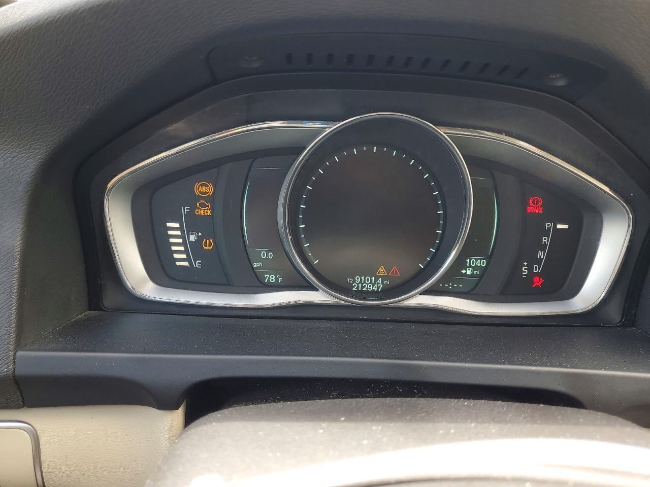 2015 VOLVO V60
