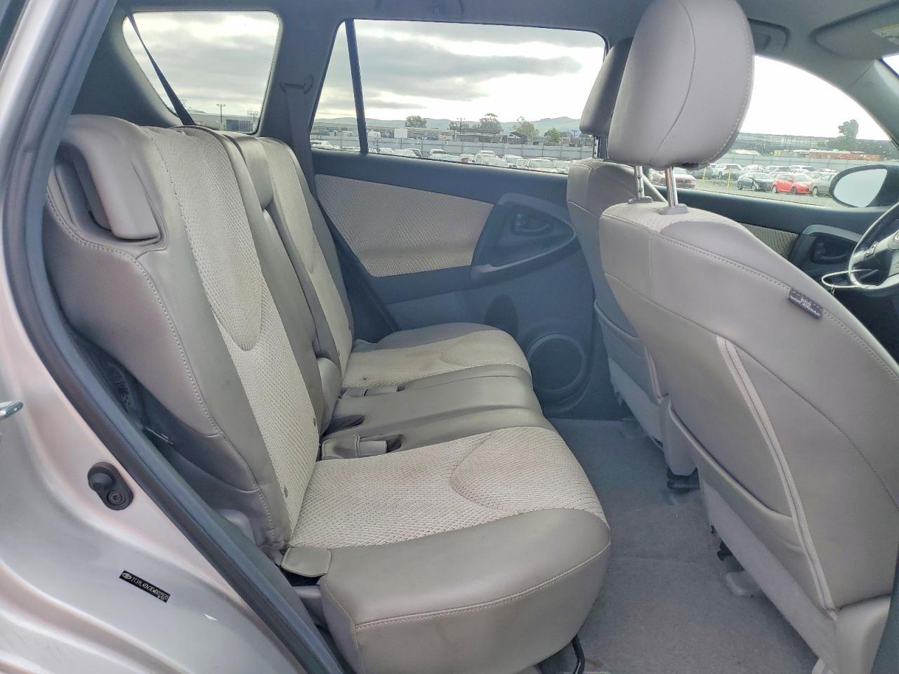 2014 TOYOTA RAV4