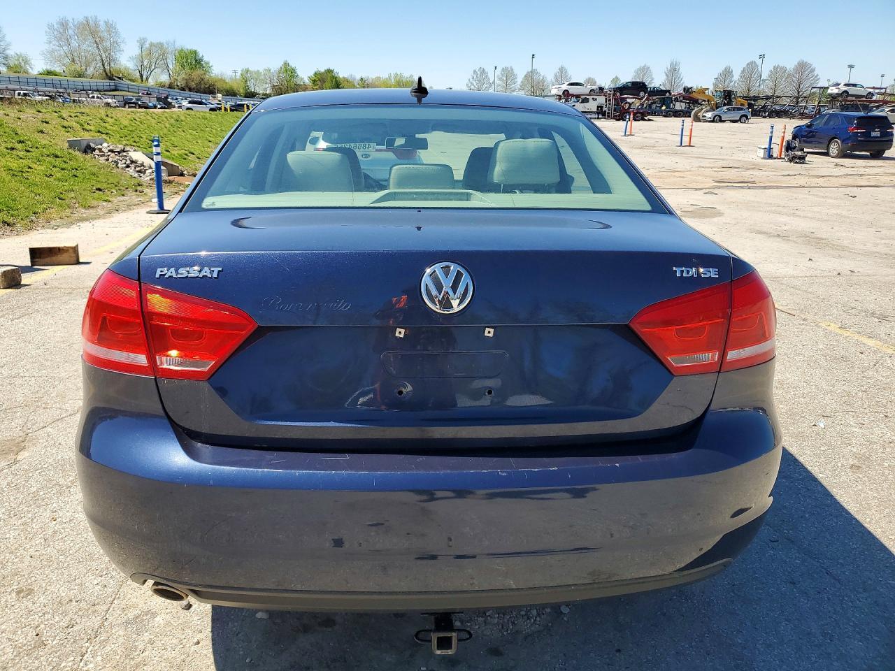 2012 VOLKSWAGEN Passat