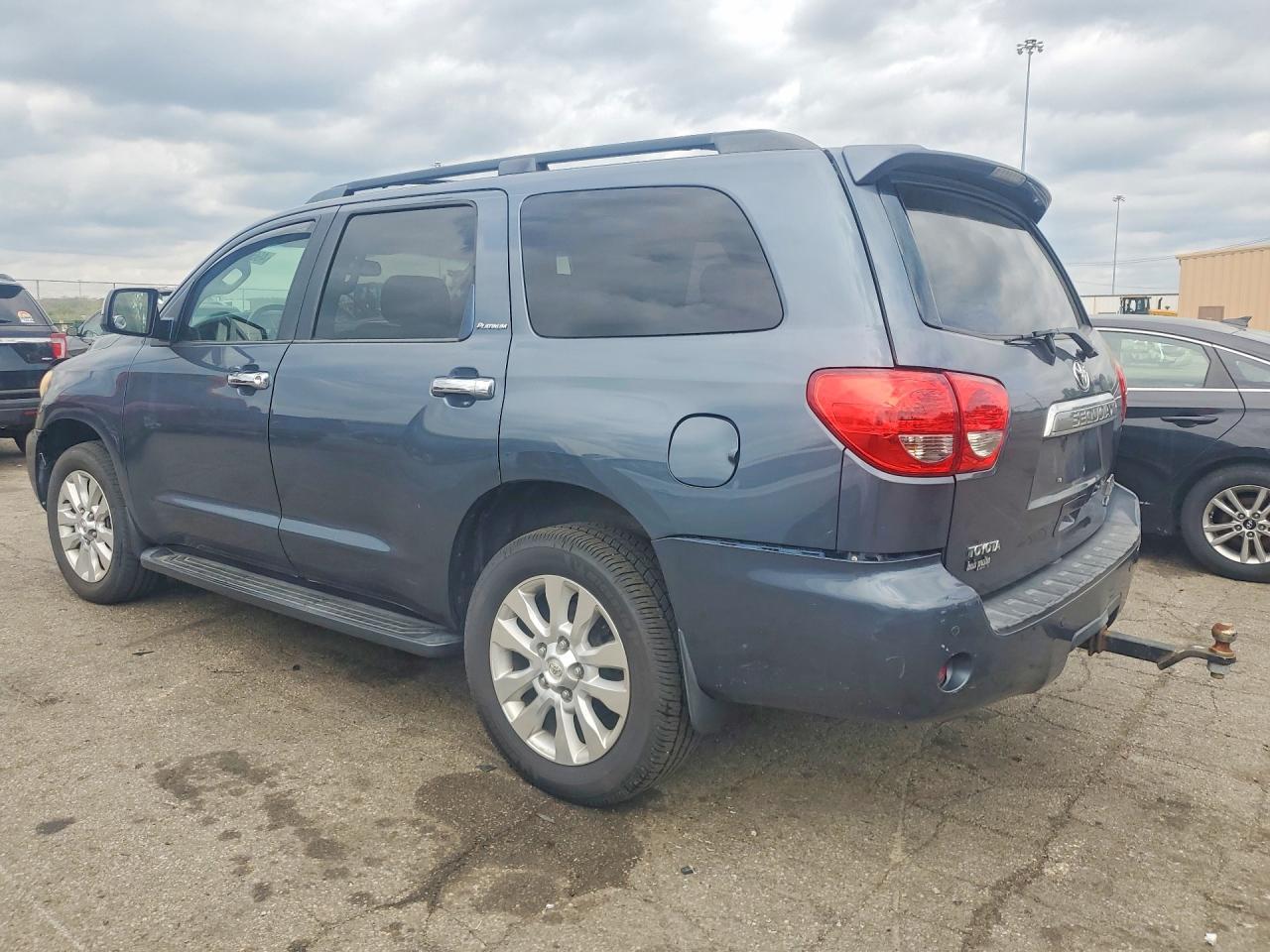 2010 TOYOTA Sequoia