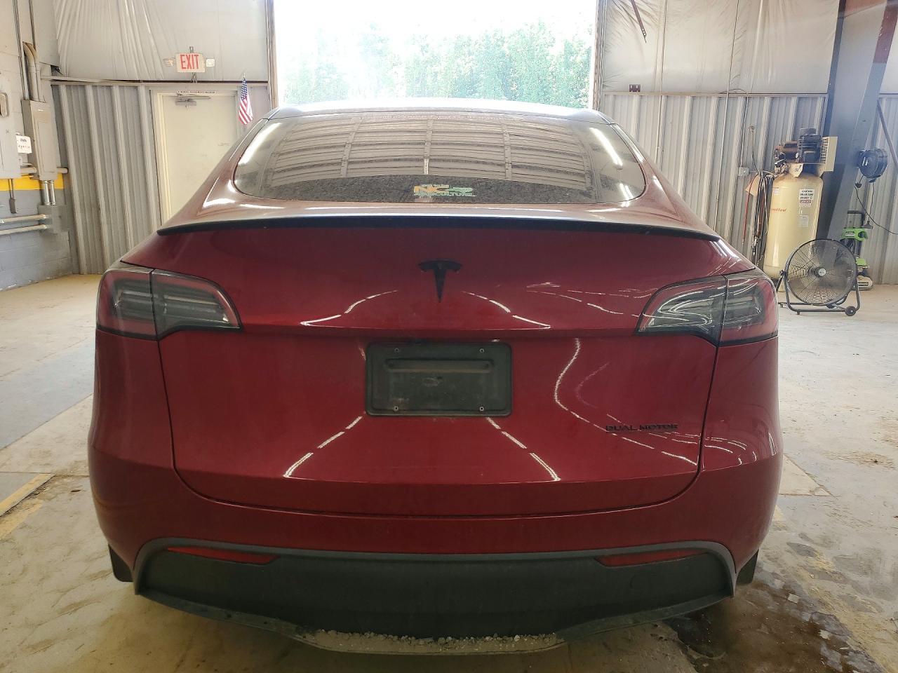 2025 TESLA MODEL Y