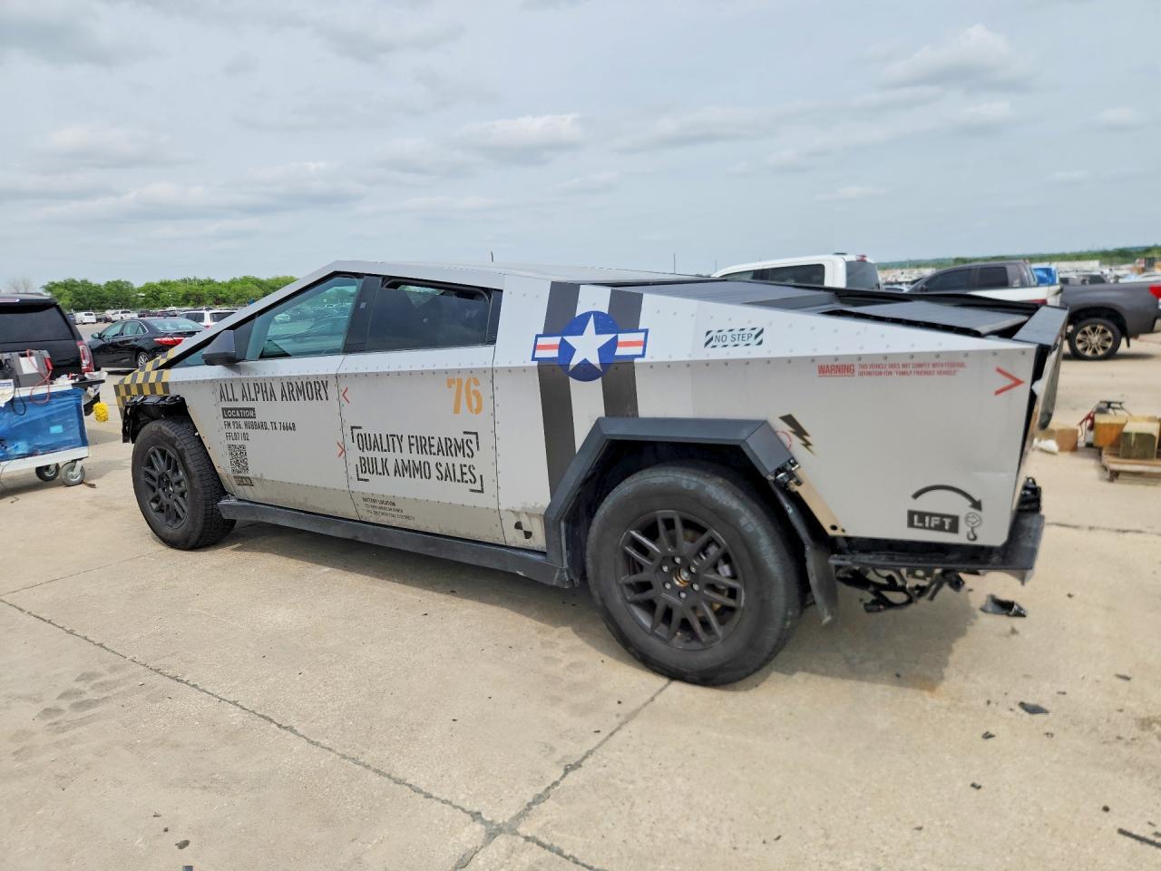 2024 TESLA Cybertruck
