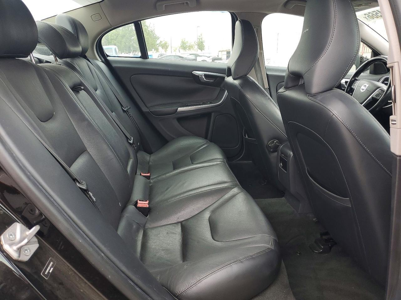 2015 VOLVO S60