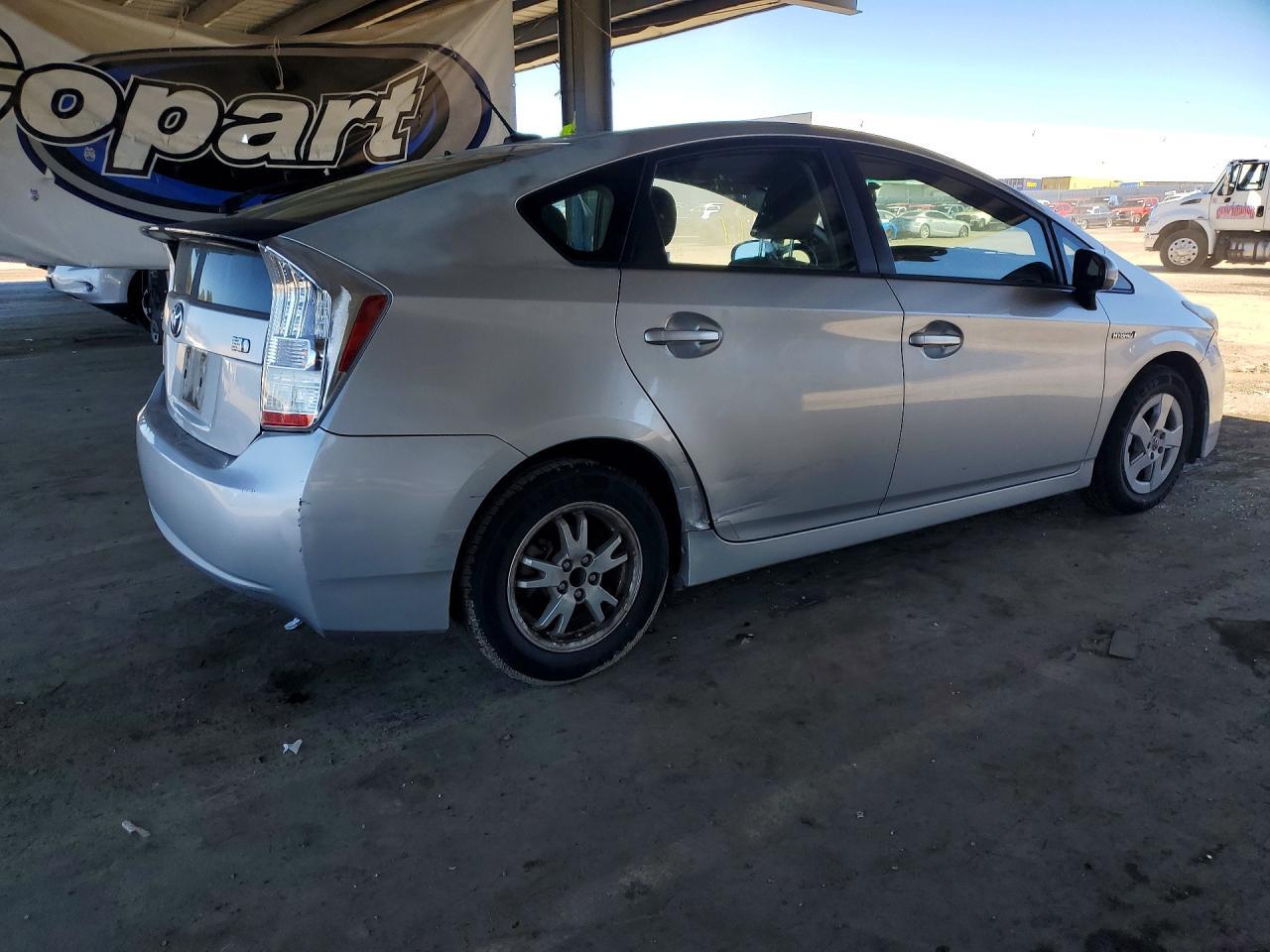 2011 TOYOTA PRIUS