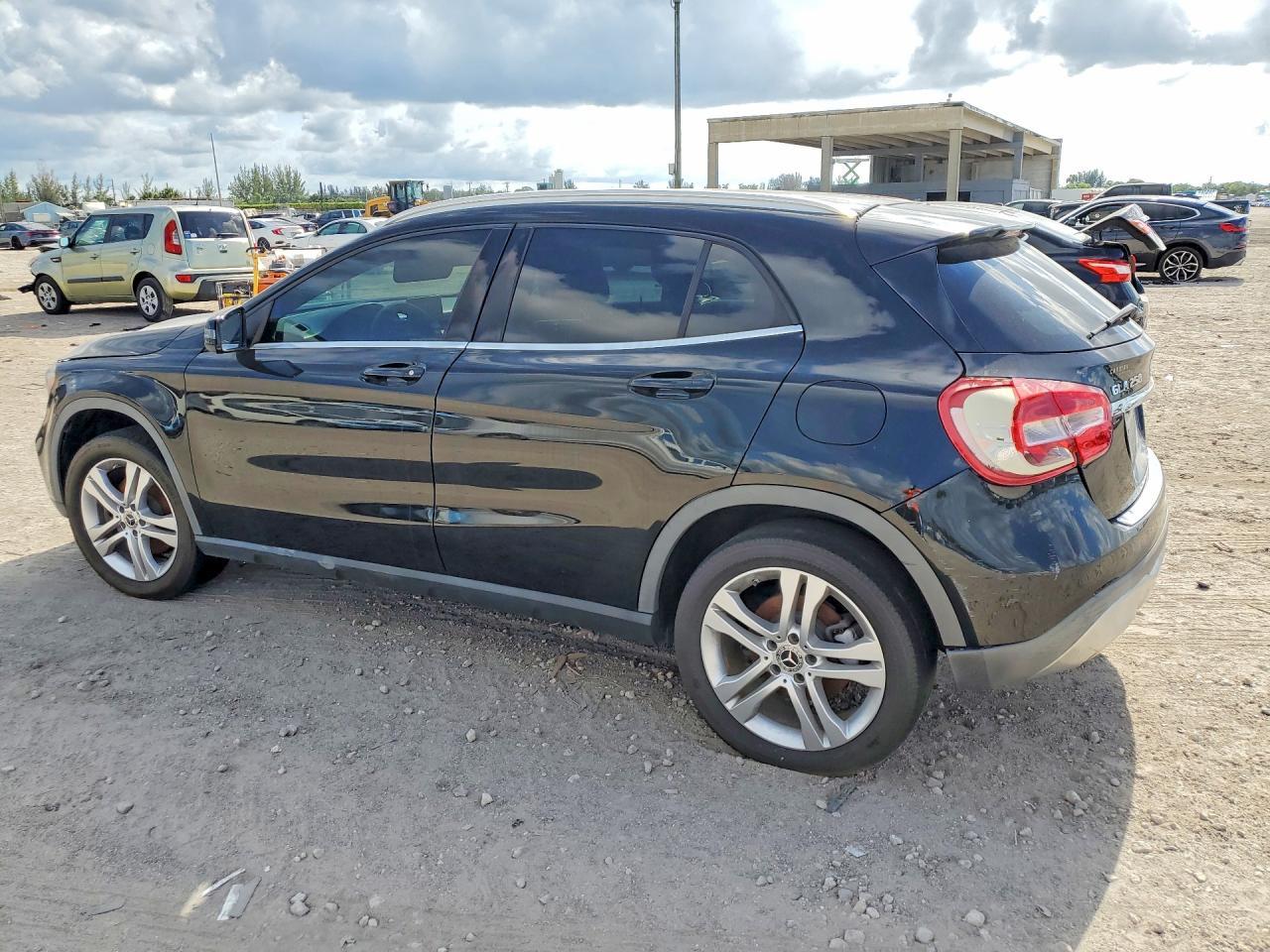 2018 MERCEDES-BENZ GLA-Class
