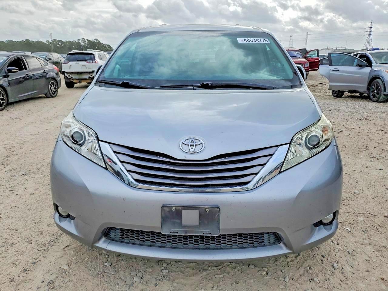 2016 TOYOTA SIENNA