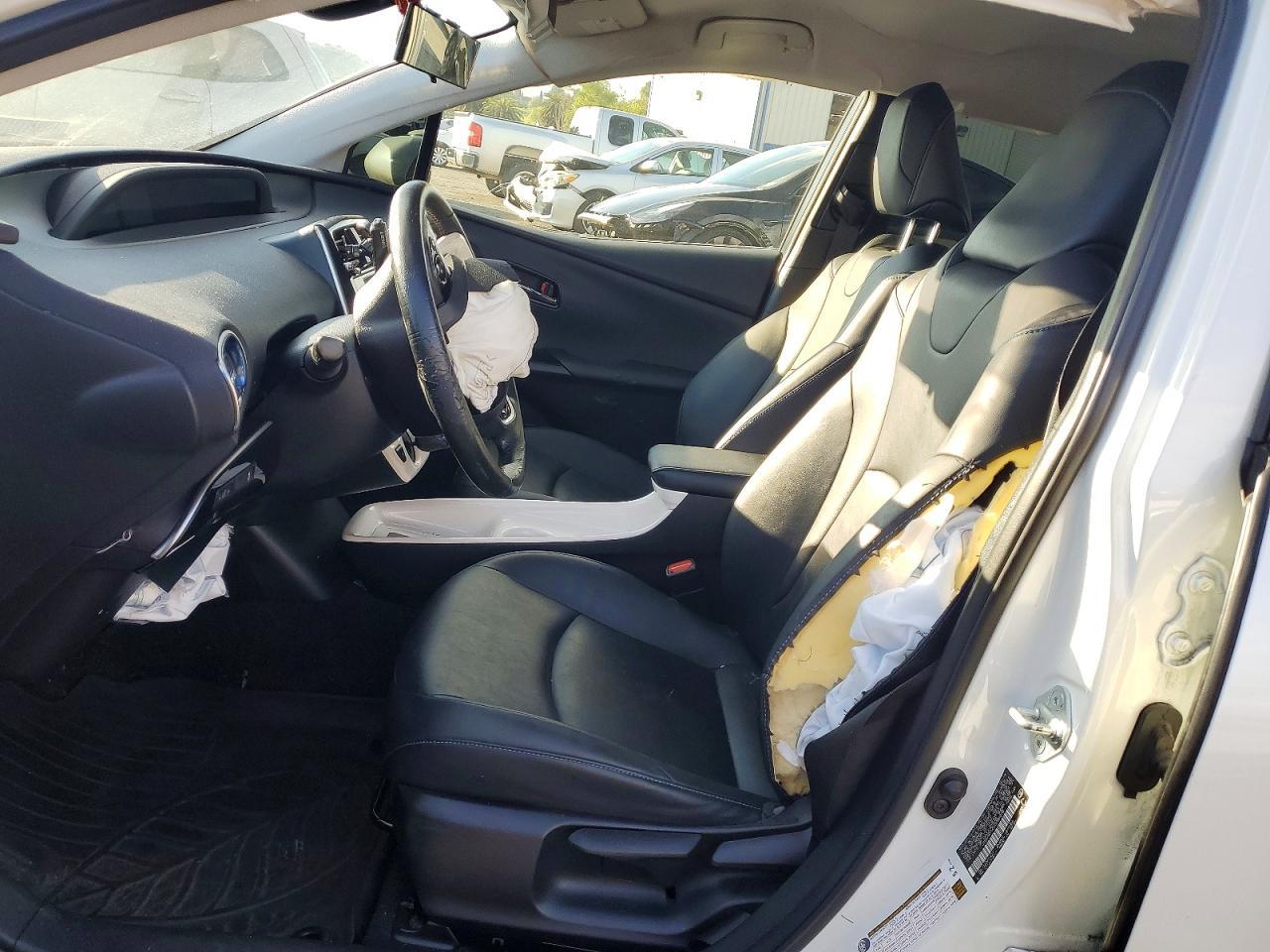 2016 TOYOTA PRIUS