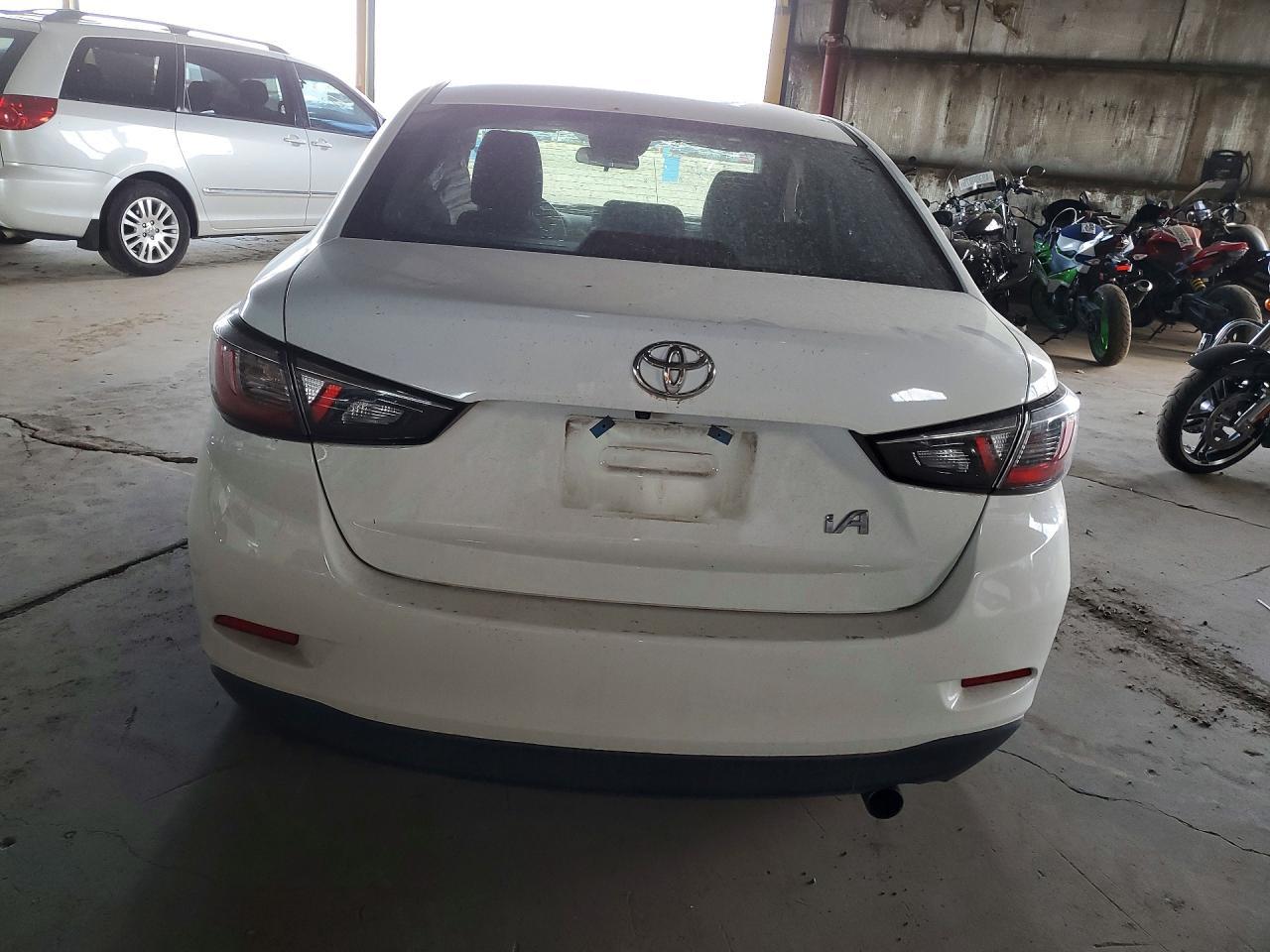 2017 TOYOTA YARIS