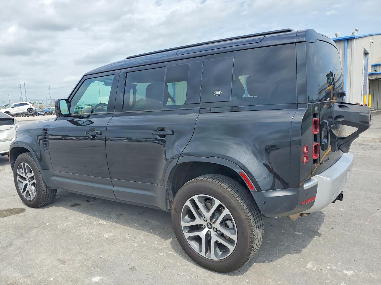2024 LAND ROVER Defender