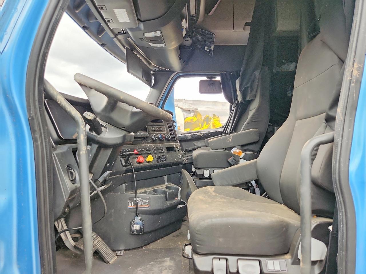 2023 FREIGHTLINER CASCADIA 126