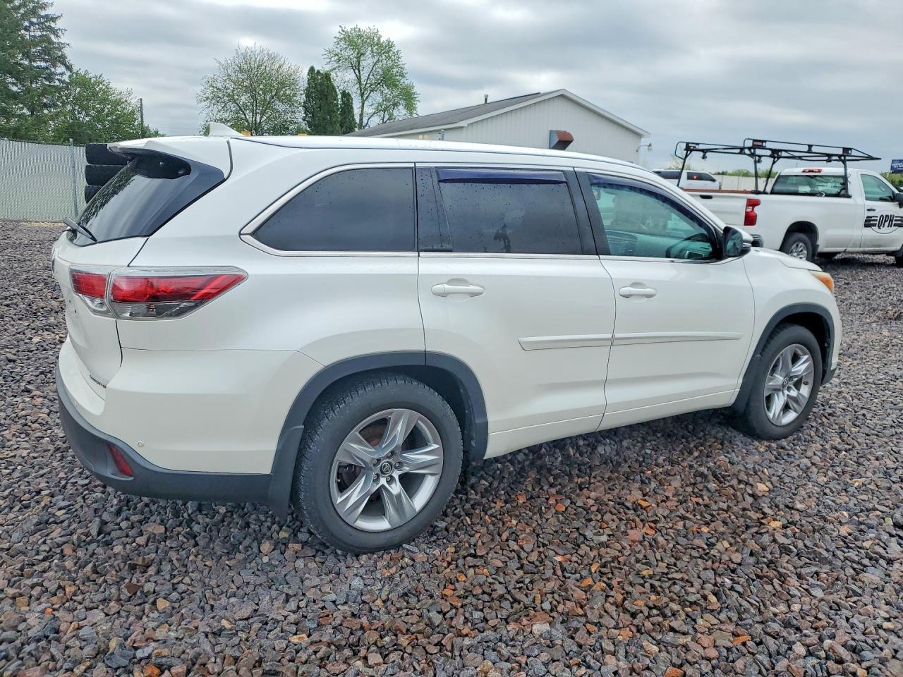 2016 TOYOTA HIGHLANDER