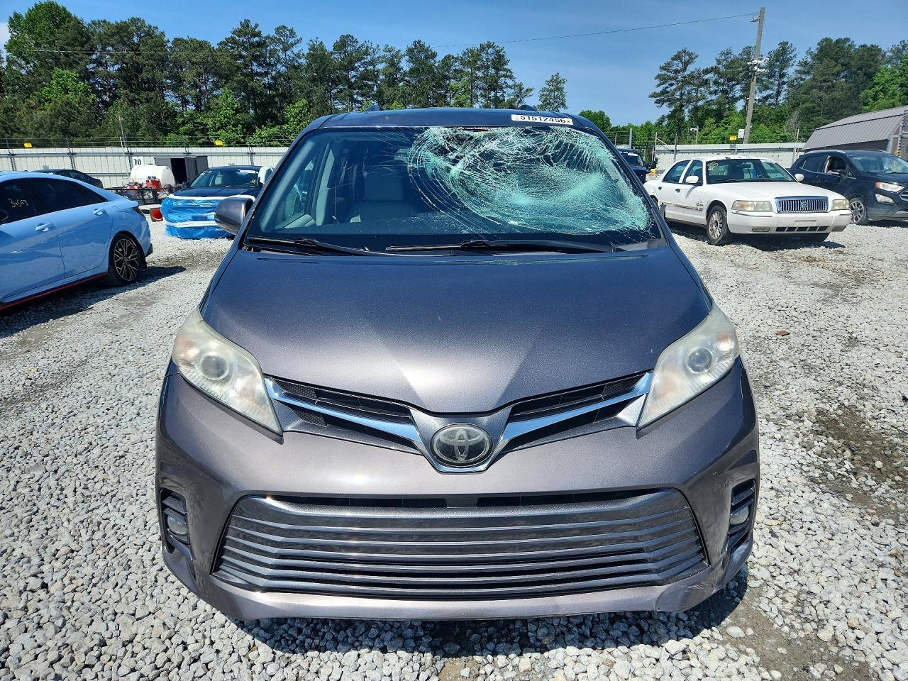 2018 TOYOTA SIENNA
