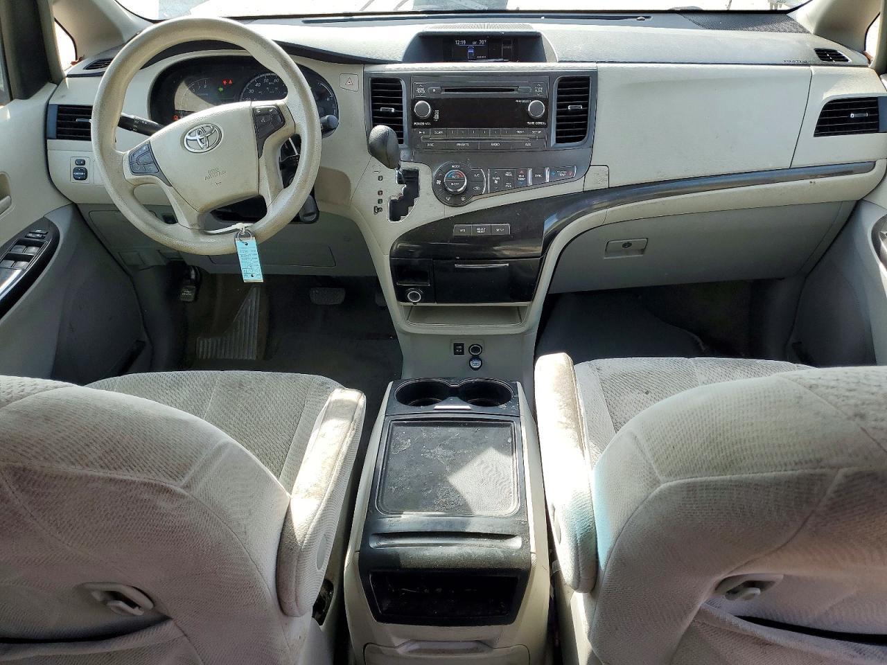 2014 TOYOTA SIENNA