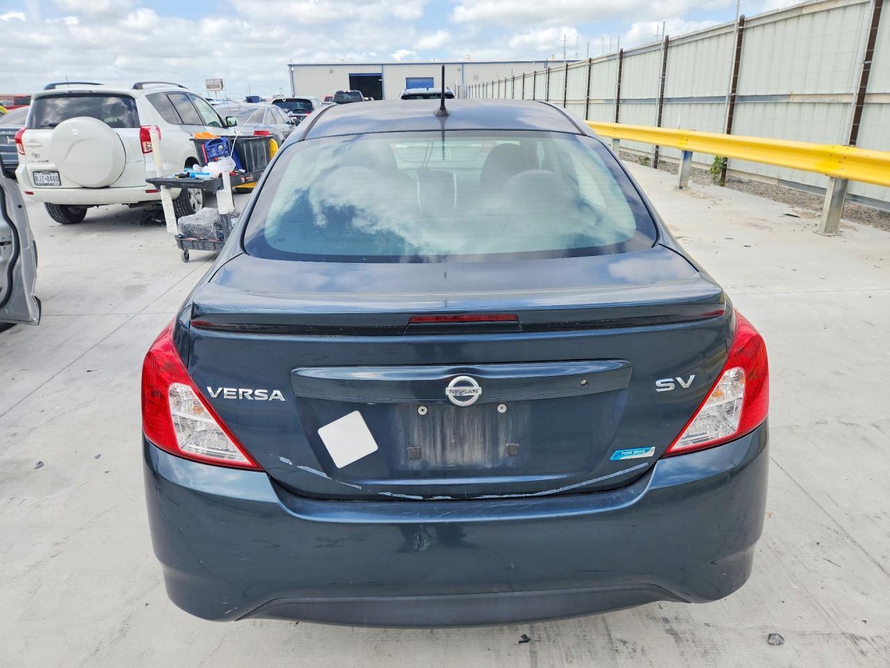 2016 NISSAN VERSA