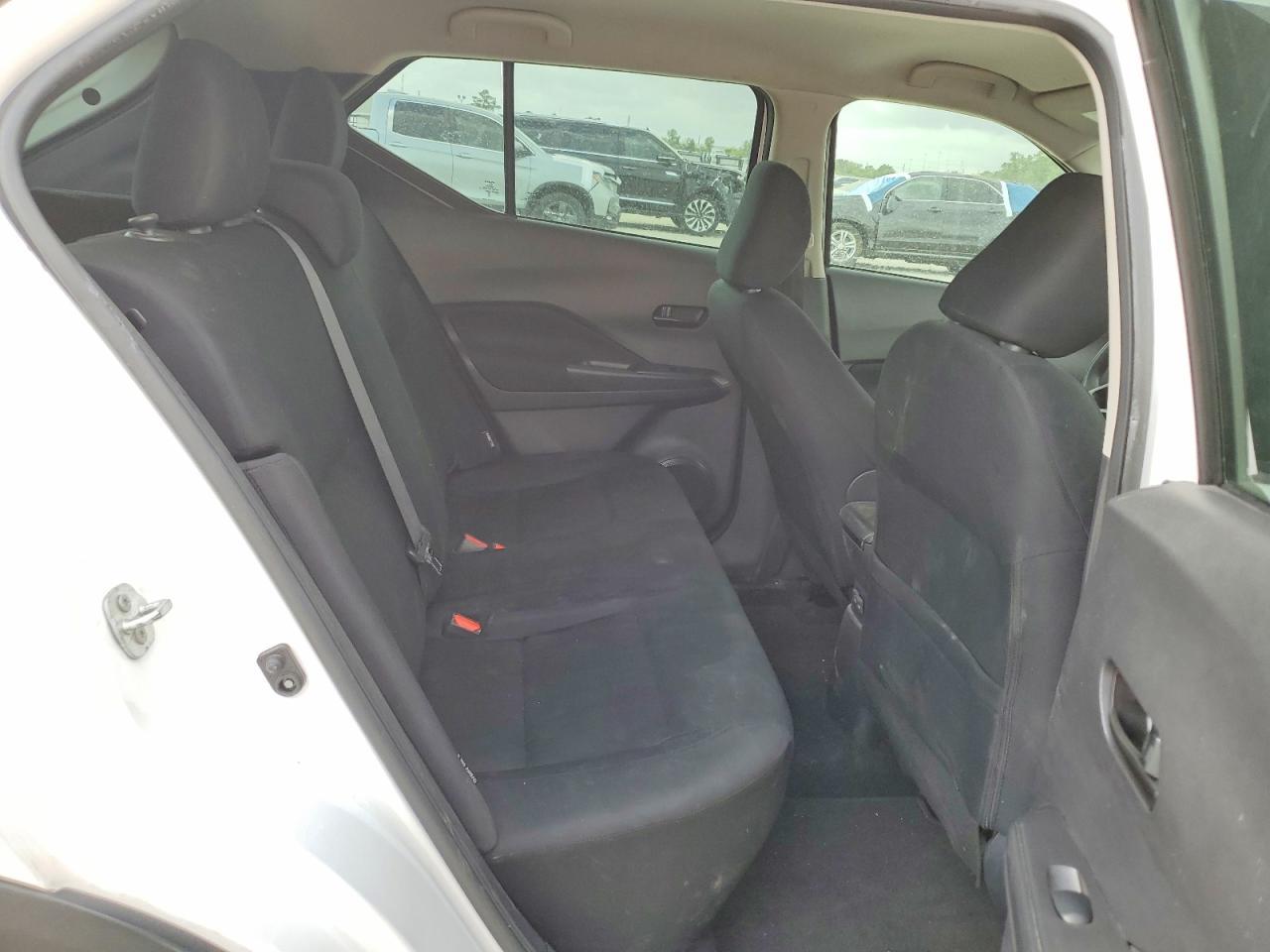 2024 NISSAN KICKS