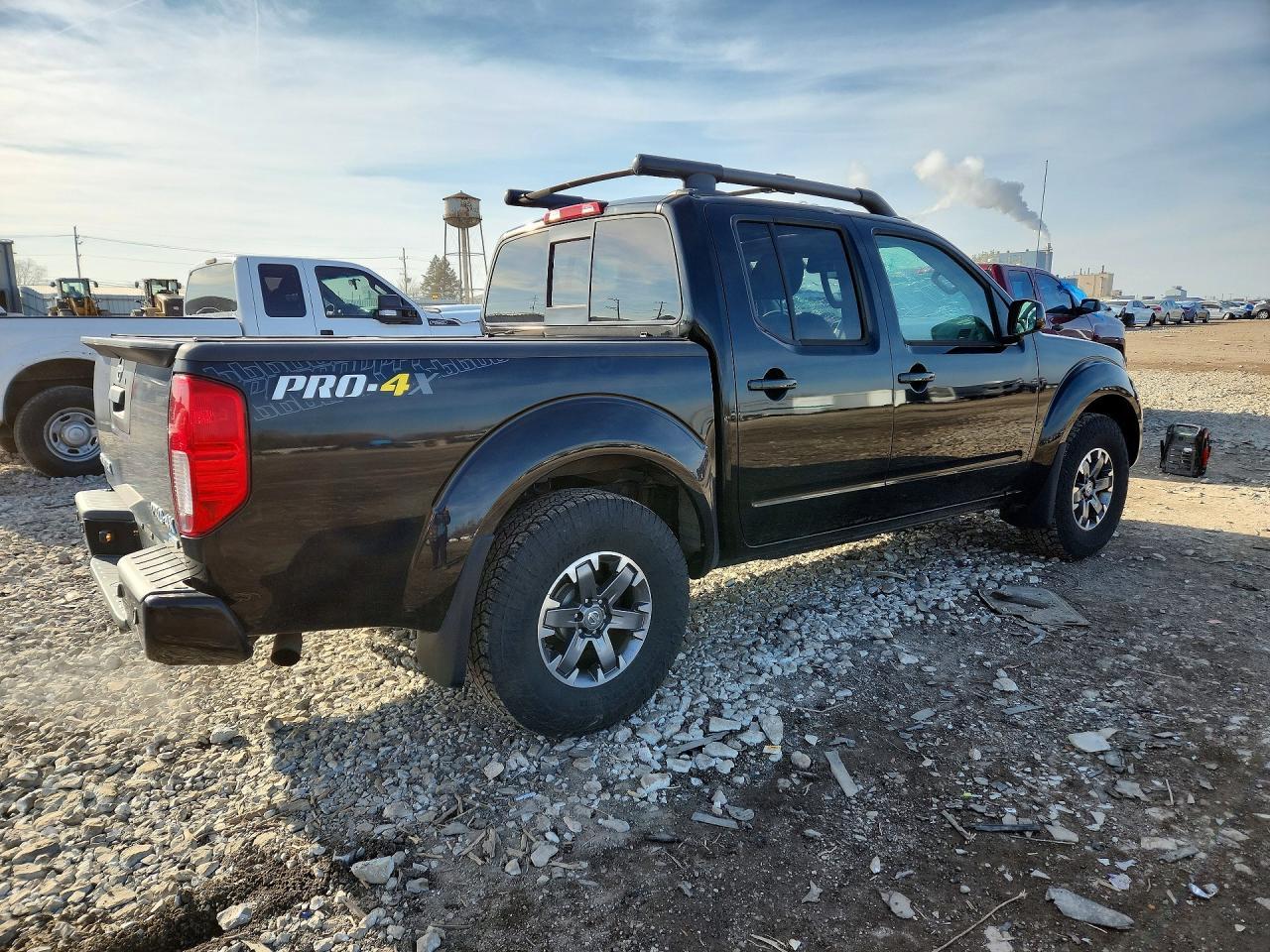 2017 NISSAN Frontier