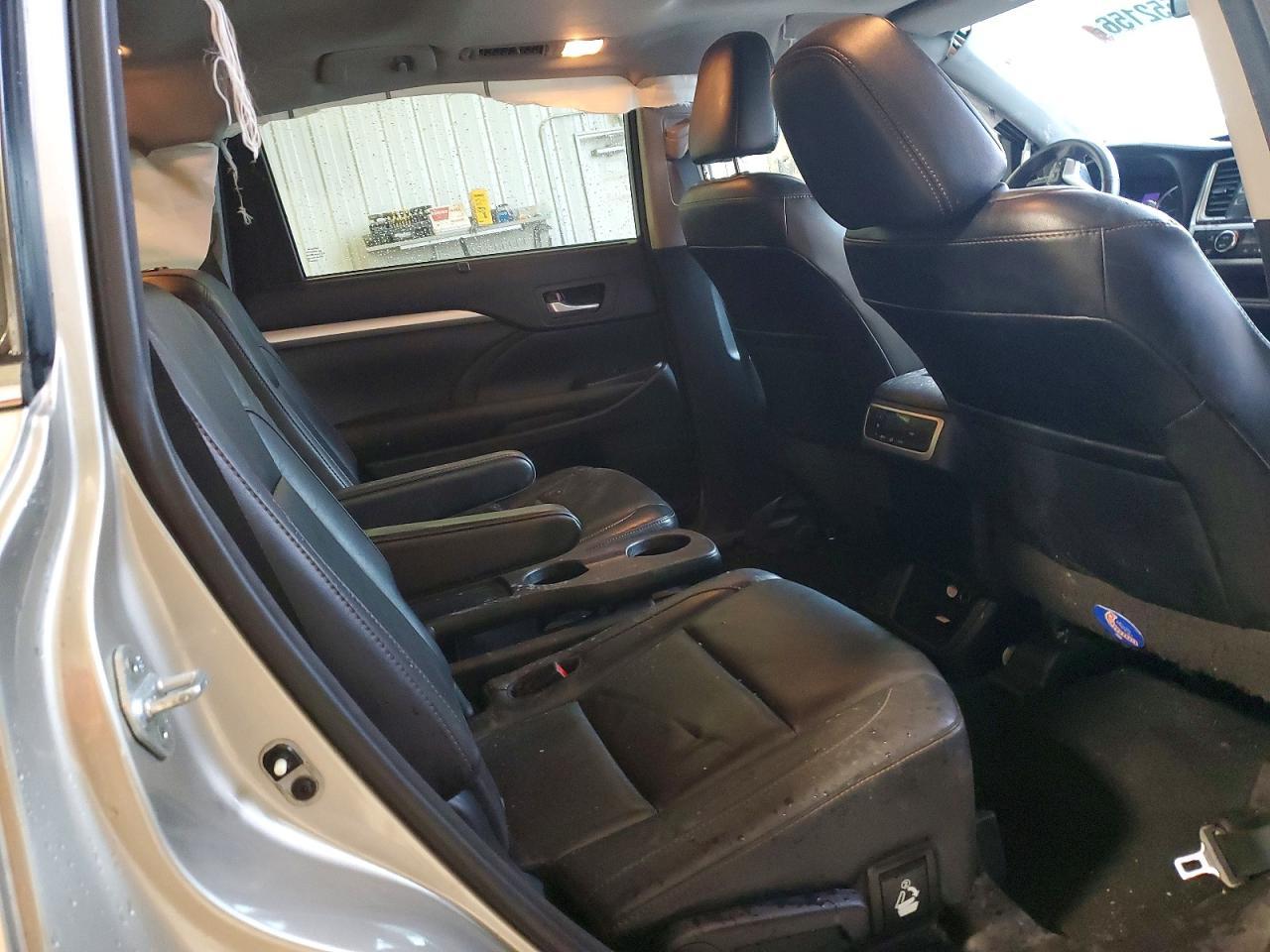 2016 TOYOTA HIGHLANDER