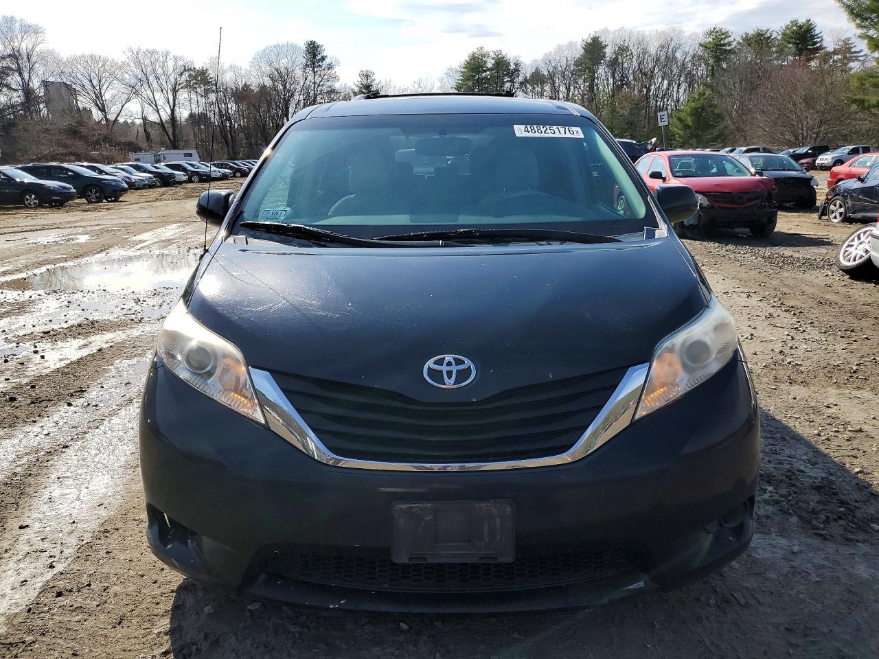 2013 TOYOTA SIENNA