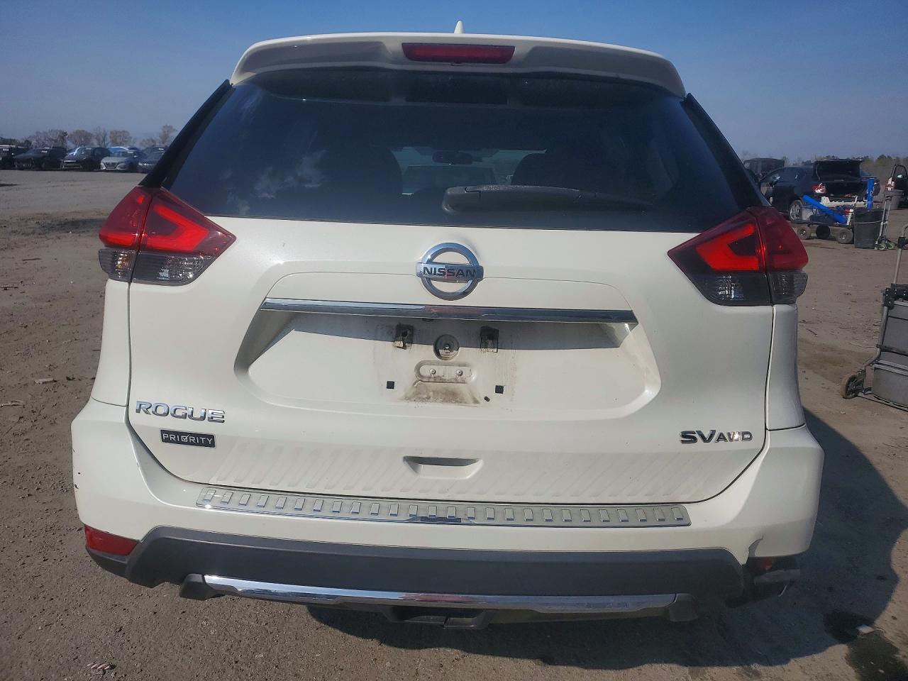 2017 NISSAN ROGUE