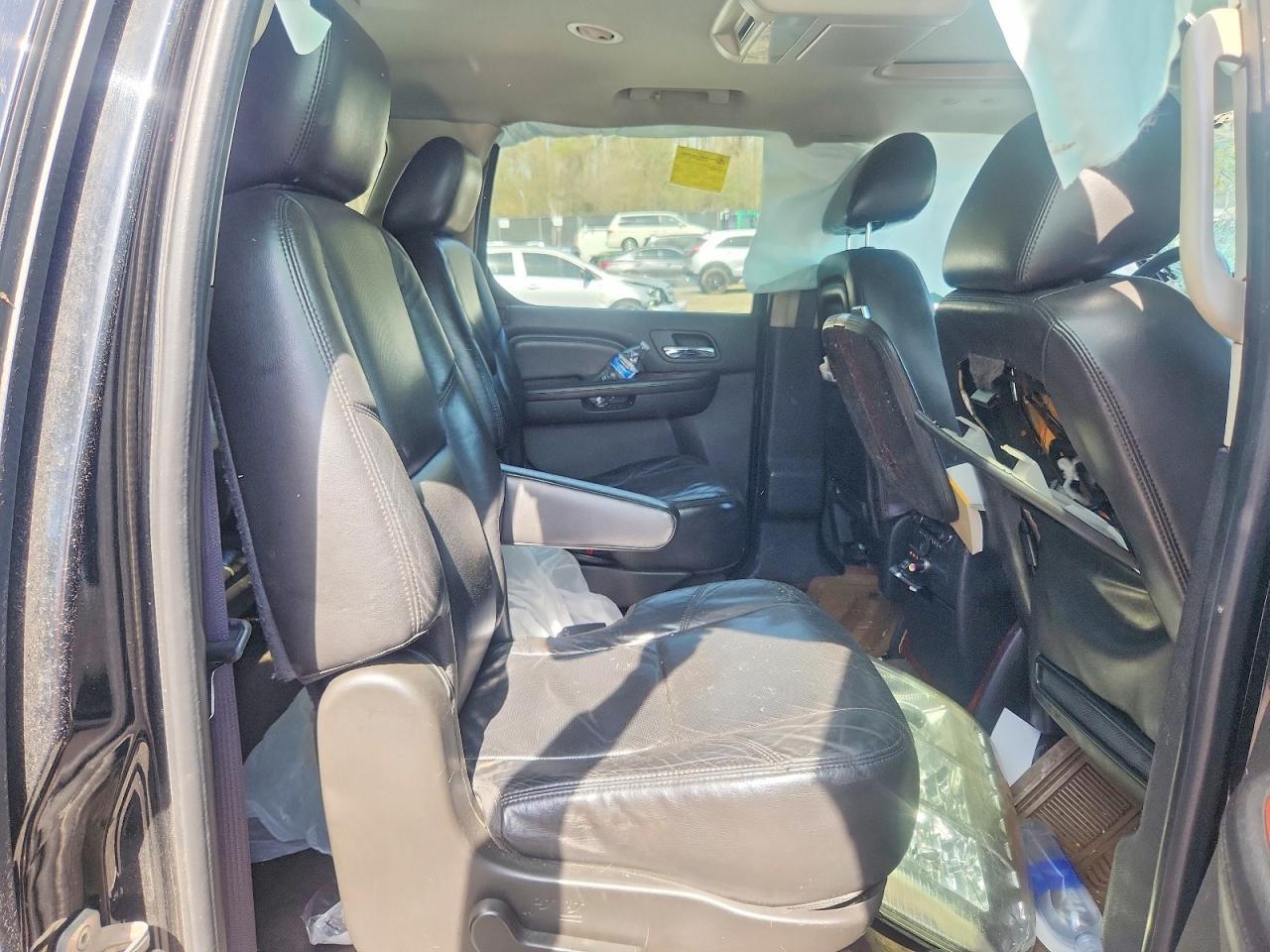 2011 CADILLAC Escalade ESV