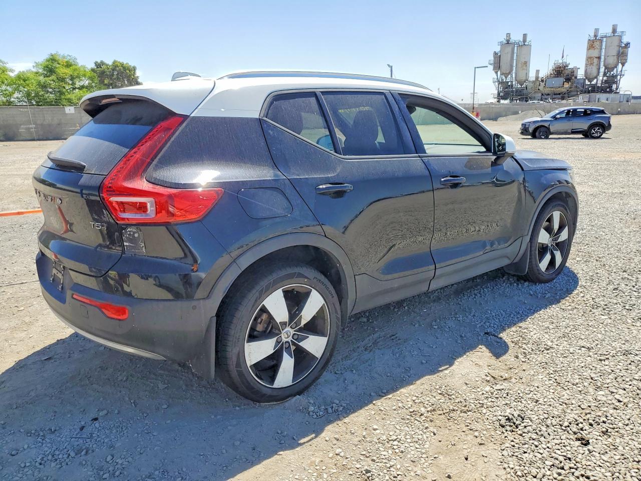 2019 VOLVO XC40