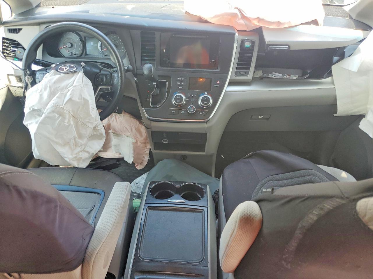 2015 TOYOTA SIENNA