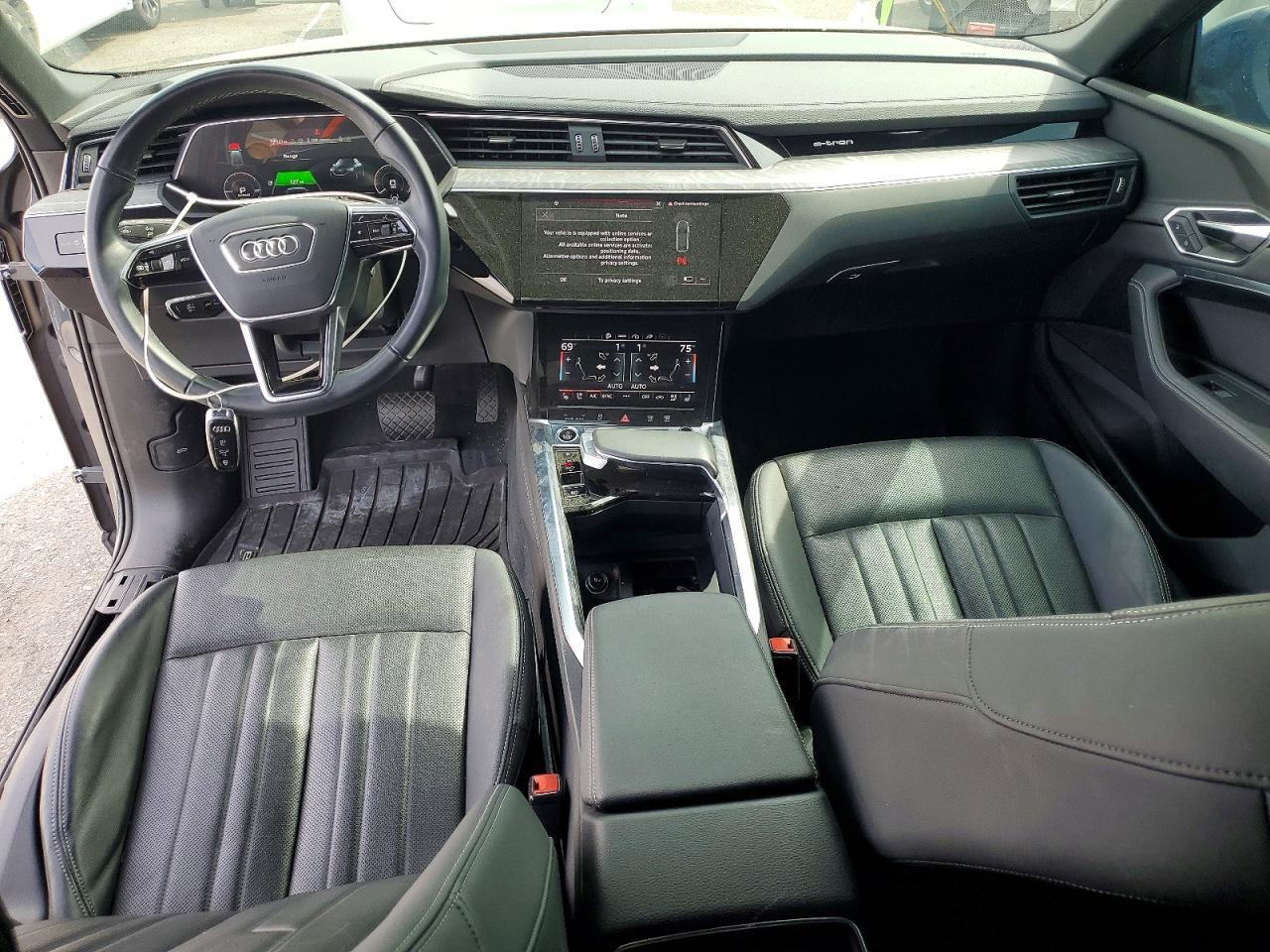 2024 AUDI Q8