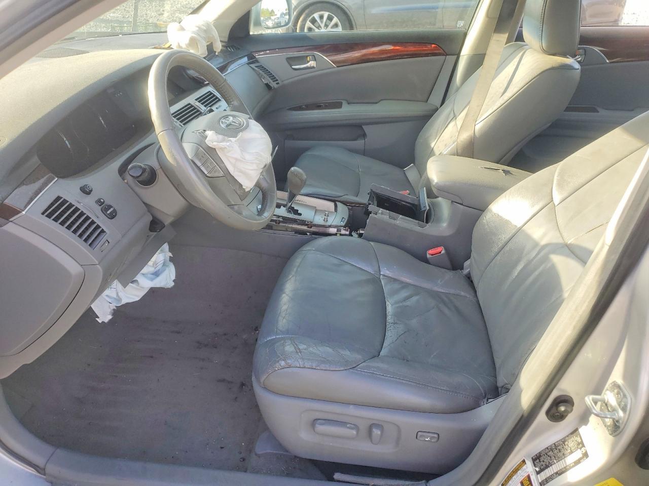 2010 TOYOTA Avalon
