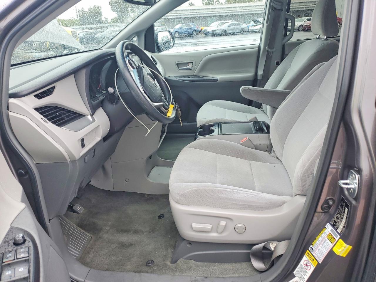 2016 TOYOTA SIENNA