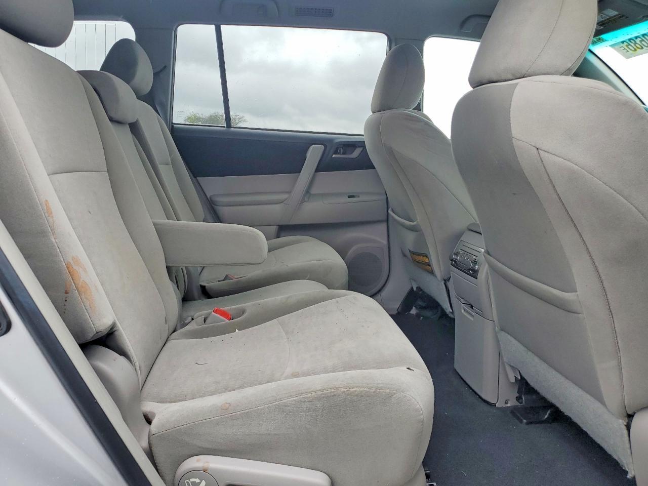 2011 TOYOTA HIGHLANDER