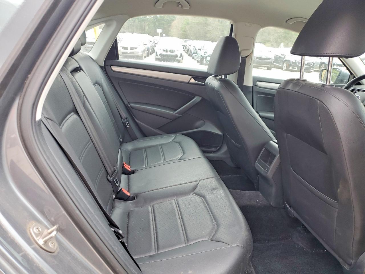 2015 VOLKSWAGEN Passat