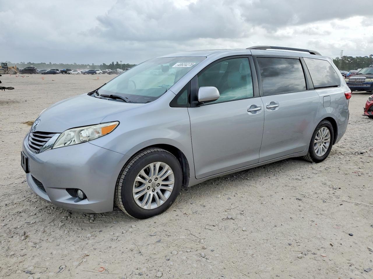 2016 TOYOTA SIENNA