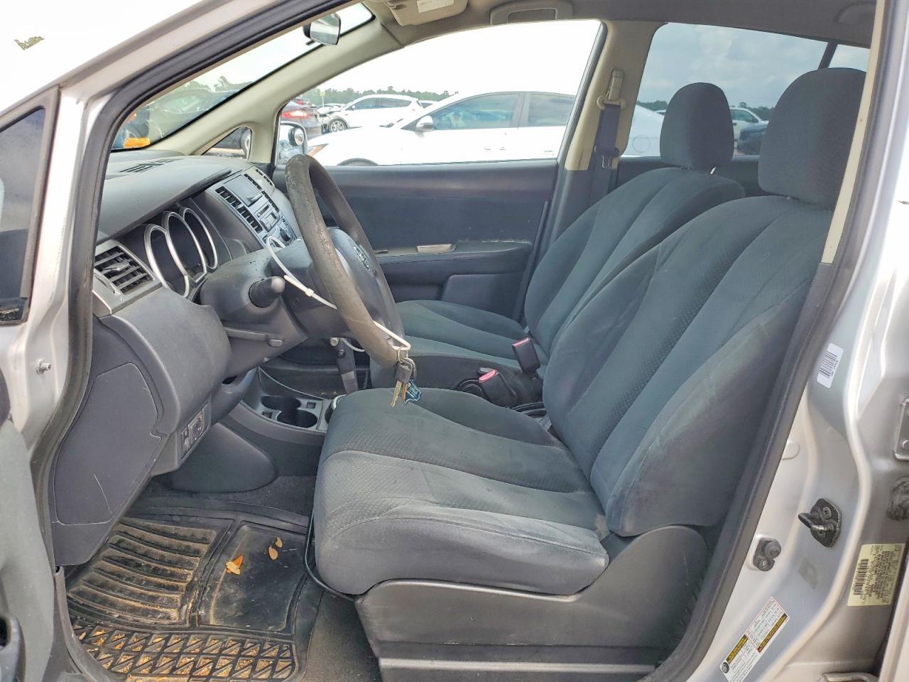 2011 NISSAN VERSA