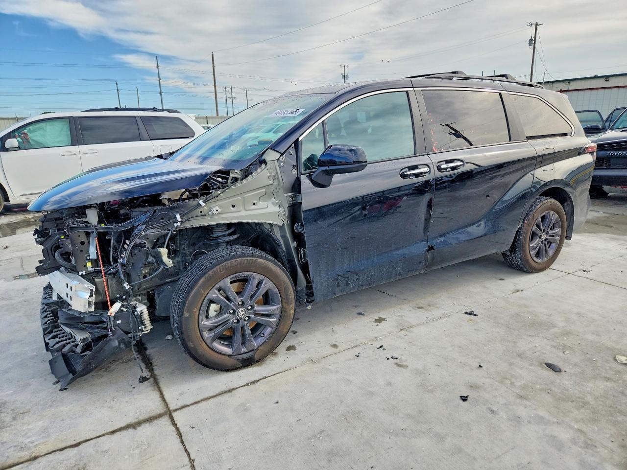 2024 TOYOTA SIENNA