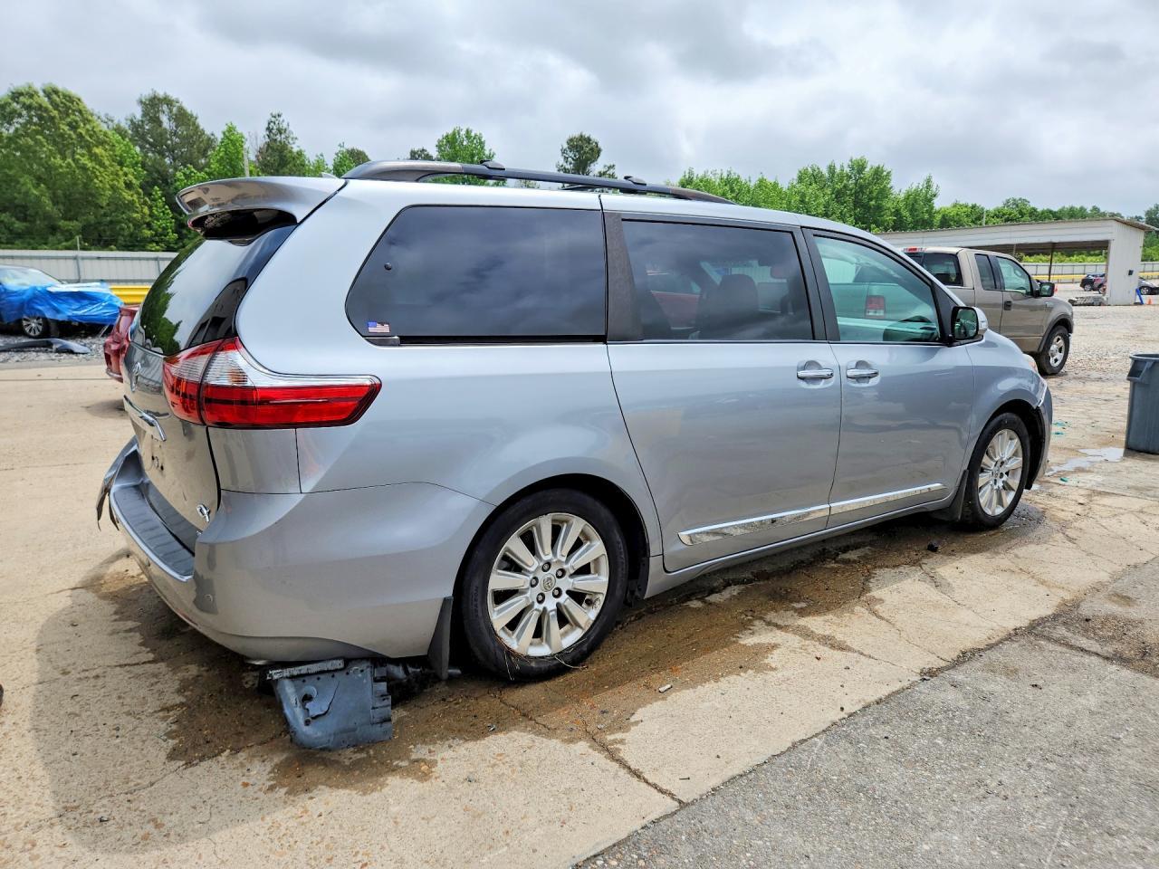2015 TOYOTA SIENNA