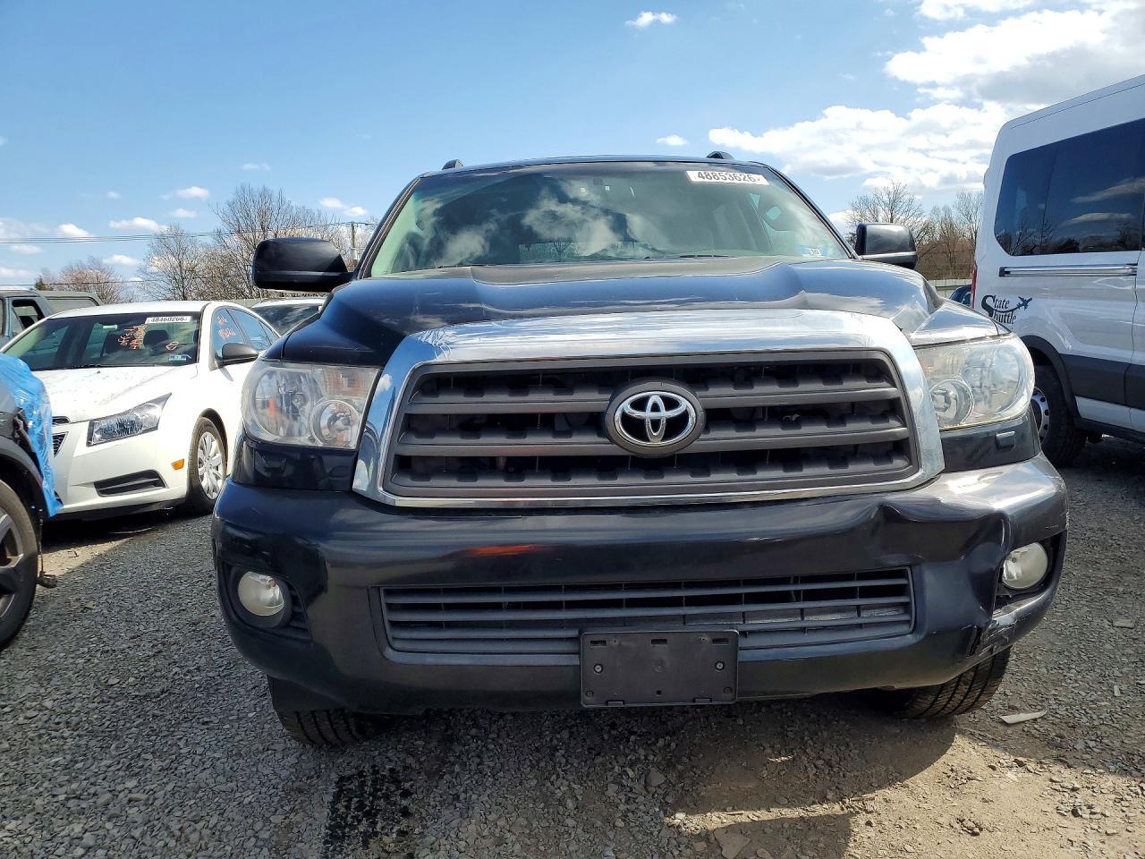 2011 TOYOTA Sequoia