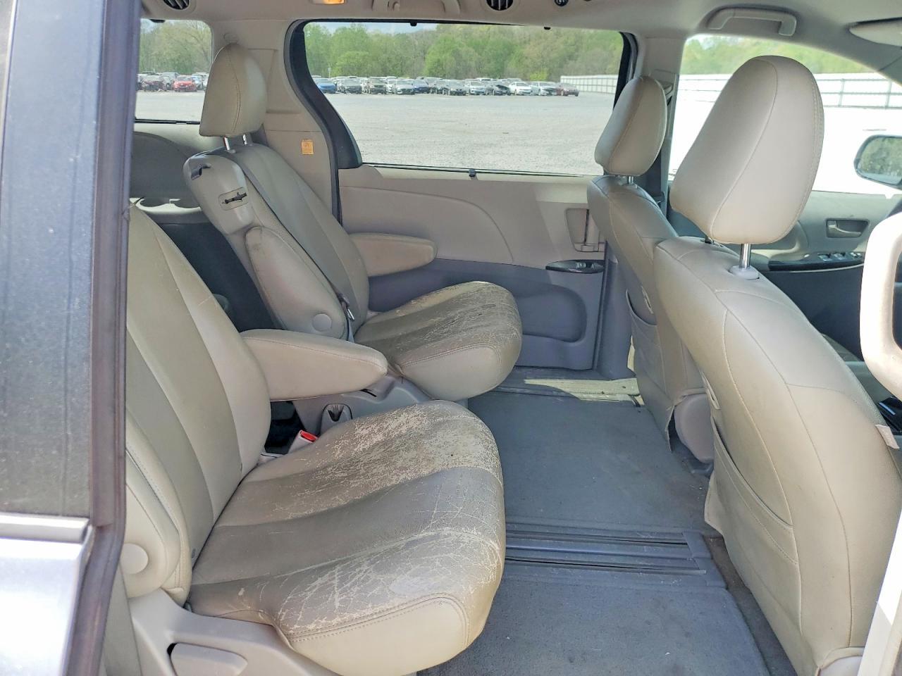2012 TOYOTA SIENNA