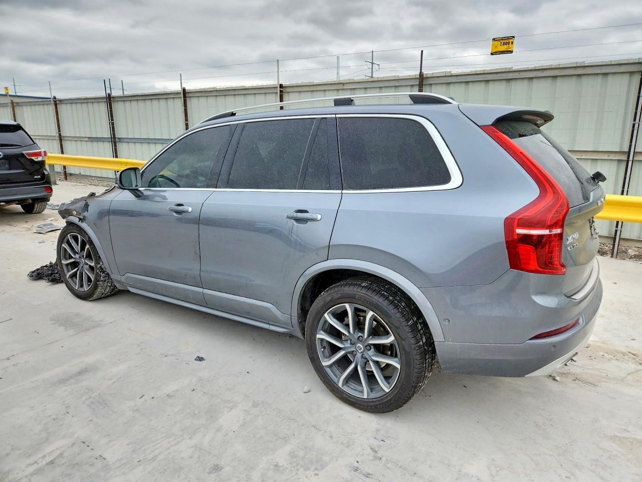 2017 VOLVO XC90