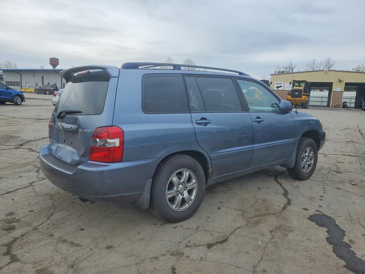 2004 TOYOTA HIGHLANDER