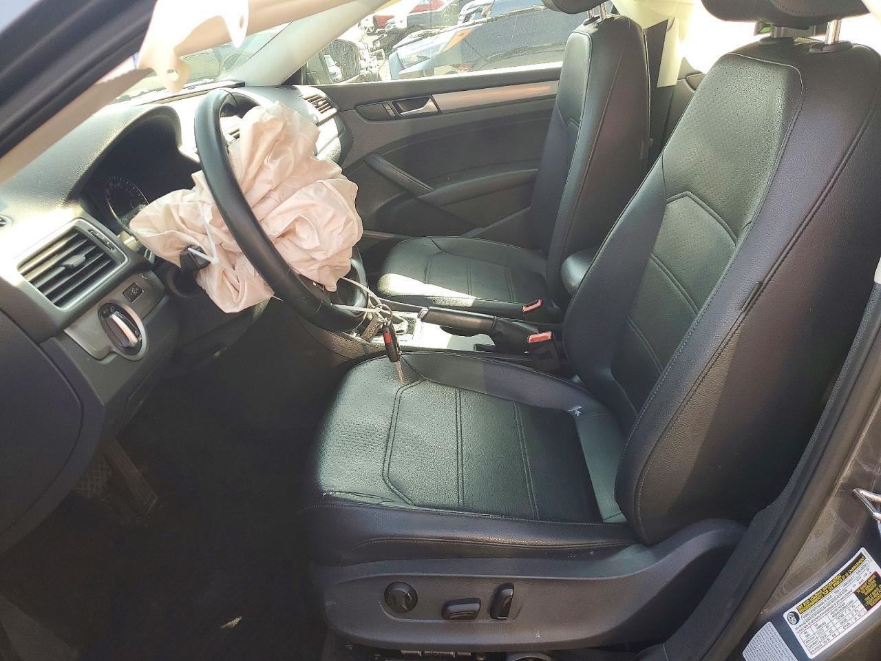 2015 VOLKSWAGEN Passat