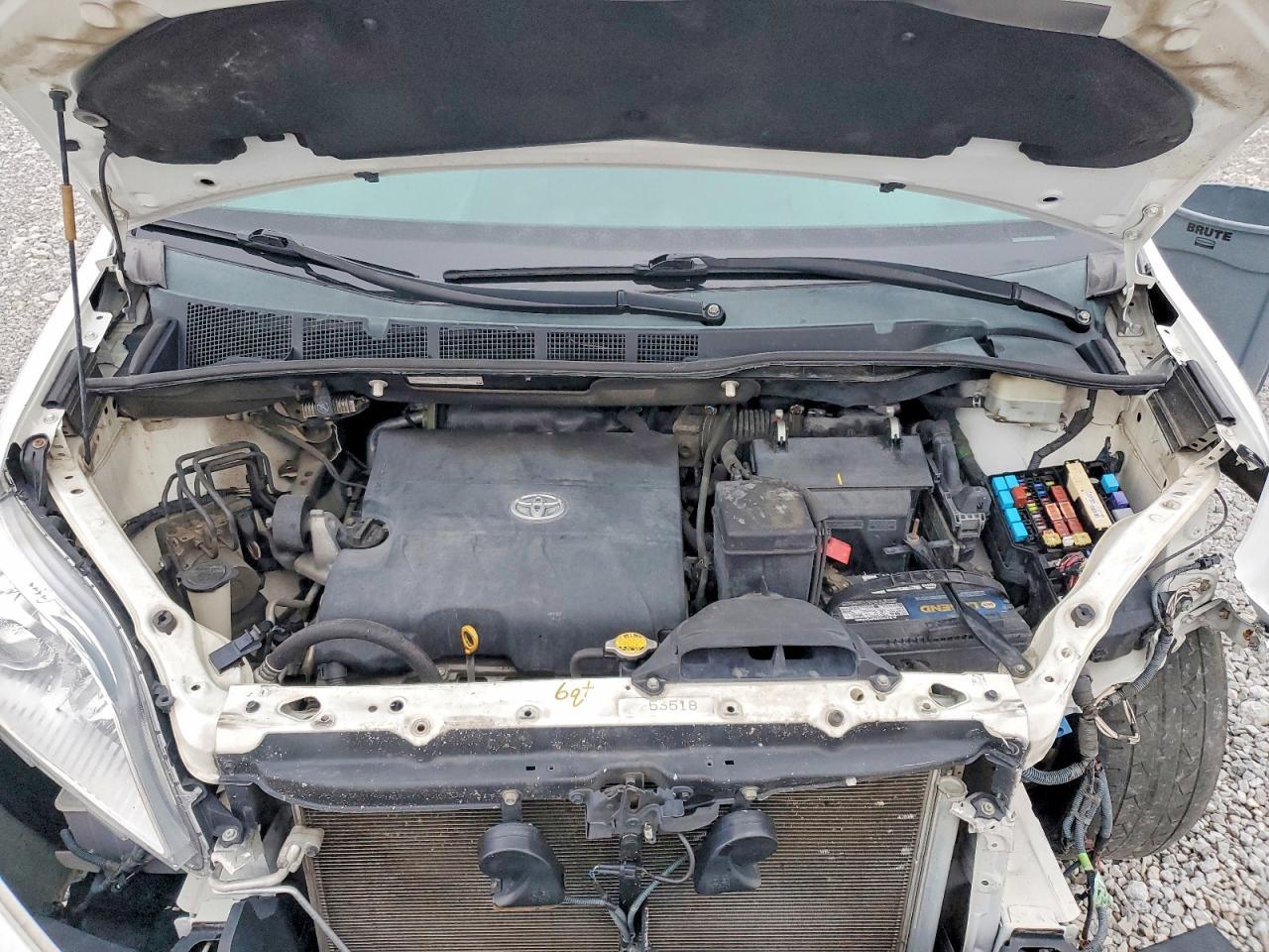 2011 TOYOTA SIENNA