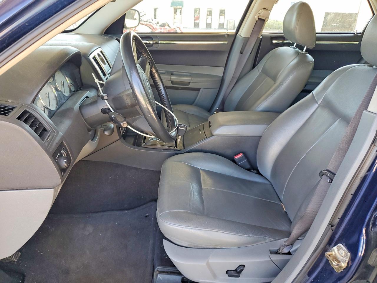 2005 CHRYSLER 300