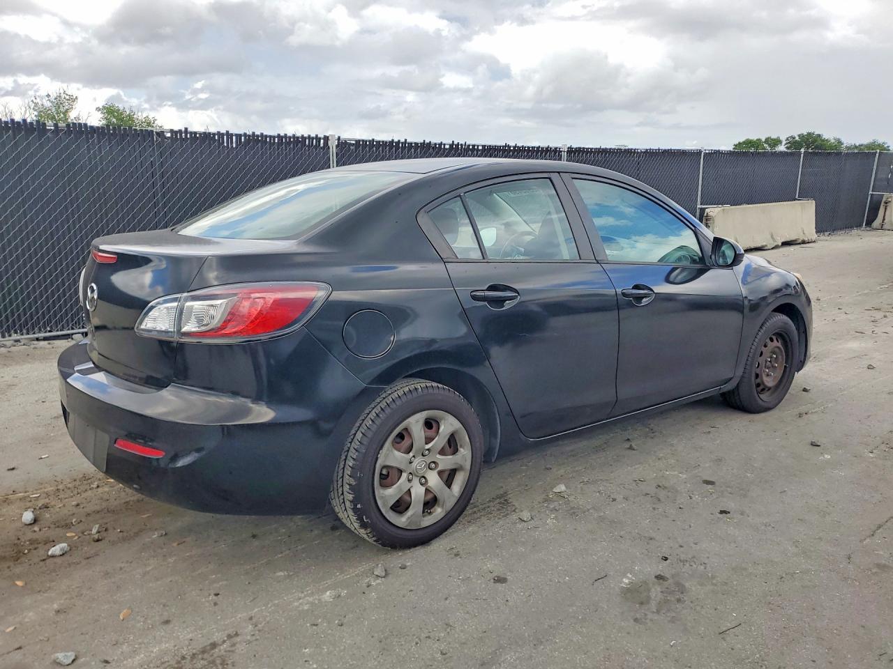 2013 MAZDA 3